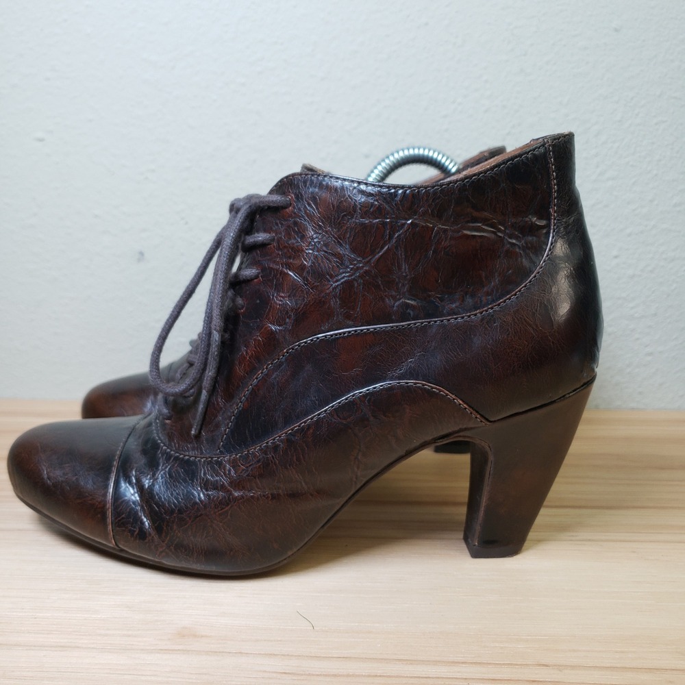 Born Crown Size 7.5‎ Lace Up Bootie Heels Brown Witchy Victorian Cottagecore